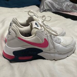 Women’s Nike Air Max Excee size 7.5